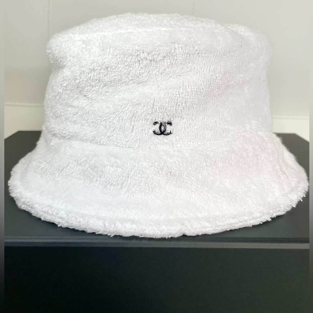 ♥️SOLD♥️ CHANEL CC cotton terry cloth bucket hat white sz. small NWT full set